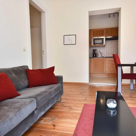Emmy 3 Apartment *